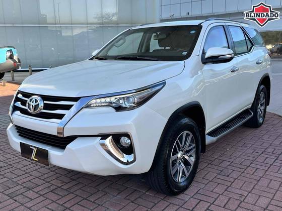 TOYOTA HILUX SW4 4.0 SRX 4X4 7 LUGARES V6 24V GASOLINA 4P AUTOMÁTICO TOYOTA HILUX SW4 4.0 SRX 4X4 7 LUGARES V6 24V GASOLINA 4P AUTOMÁTICO